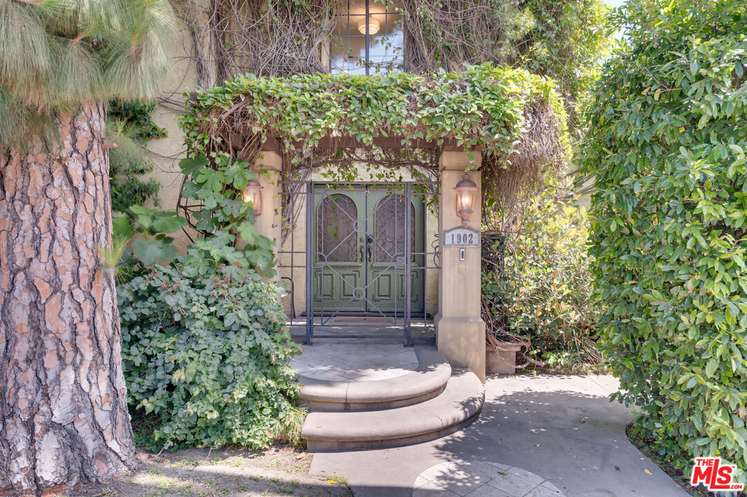 Property photo for 1902 Granville Ave, Los Angeles, CA