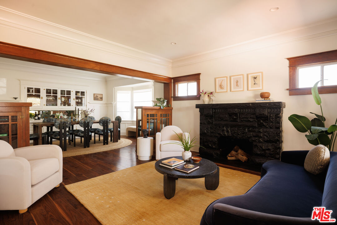 Property photo for 1419 Rolland Curtis Pl, Los Angeles, CA