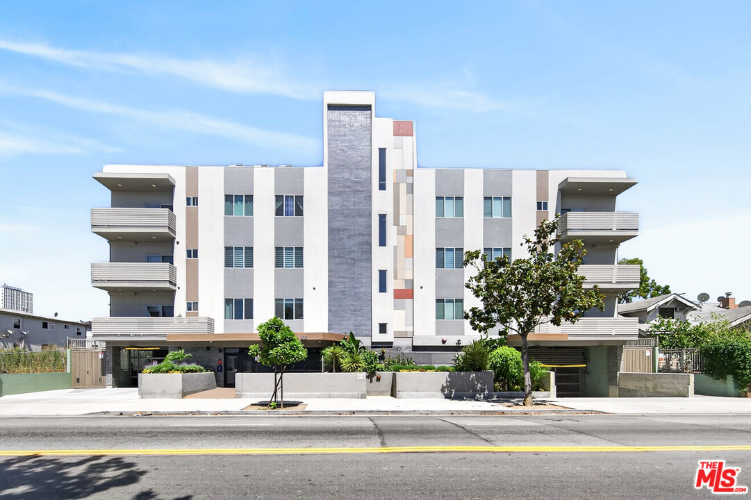 Property photo for 820 S Wilton Pl, #201, Los Angeles, CA