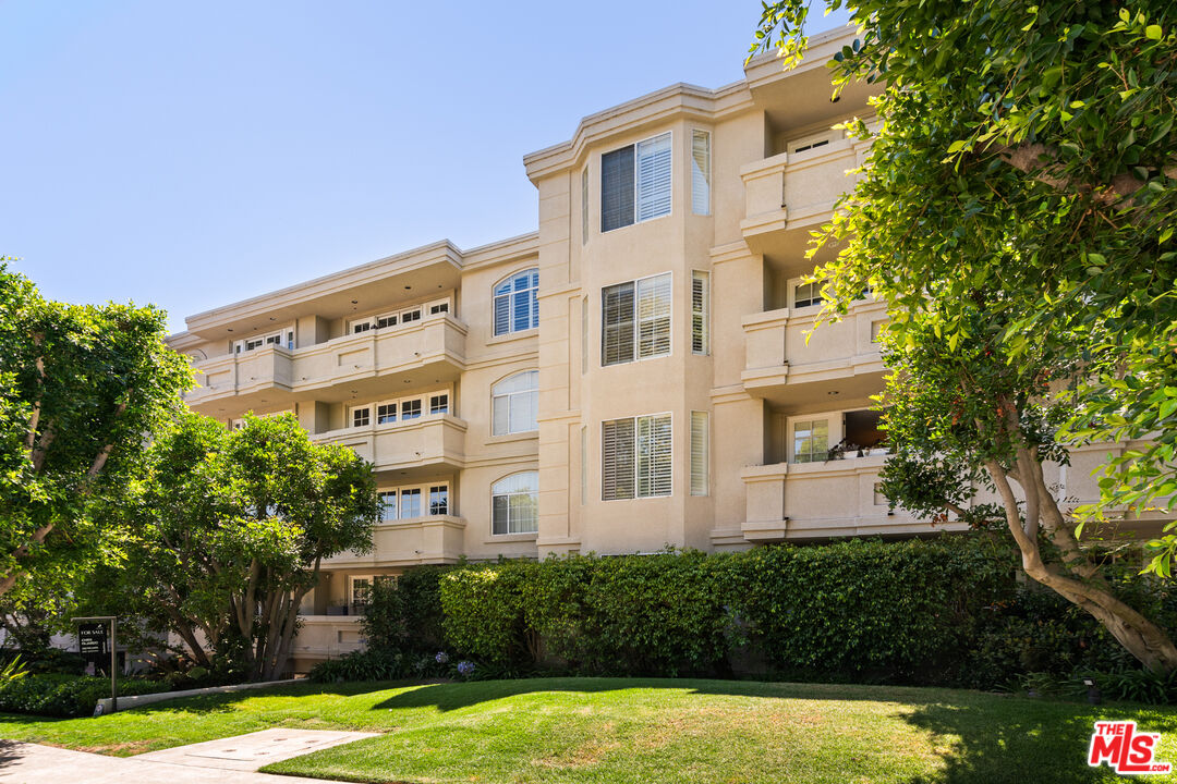 Property photo for 575 S Barrington Ave, #305, Los Angeles, CA