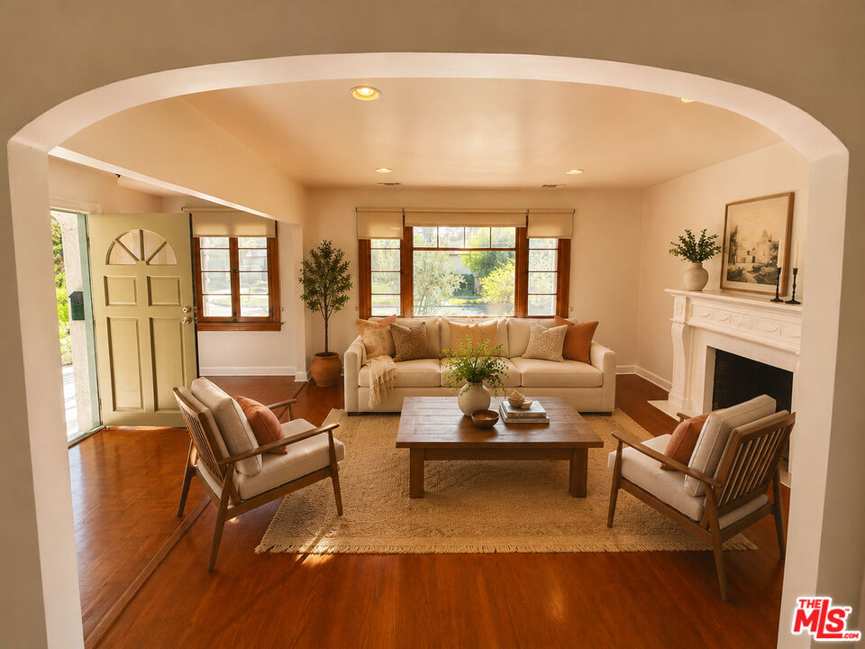 Property photo for 5015 Edgewood Pl, Los Angeles, CA