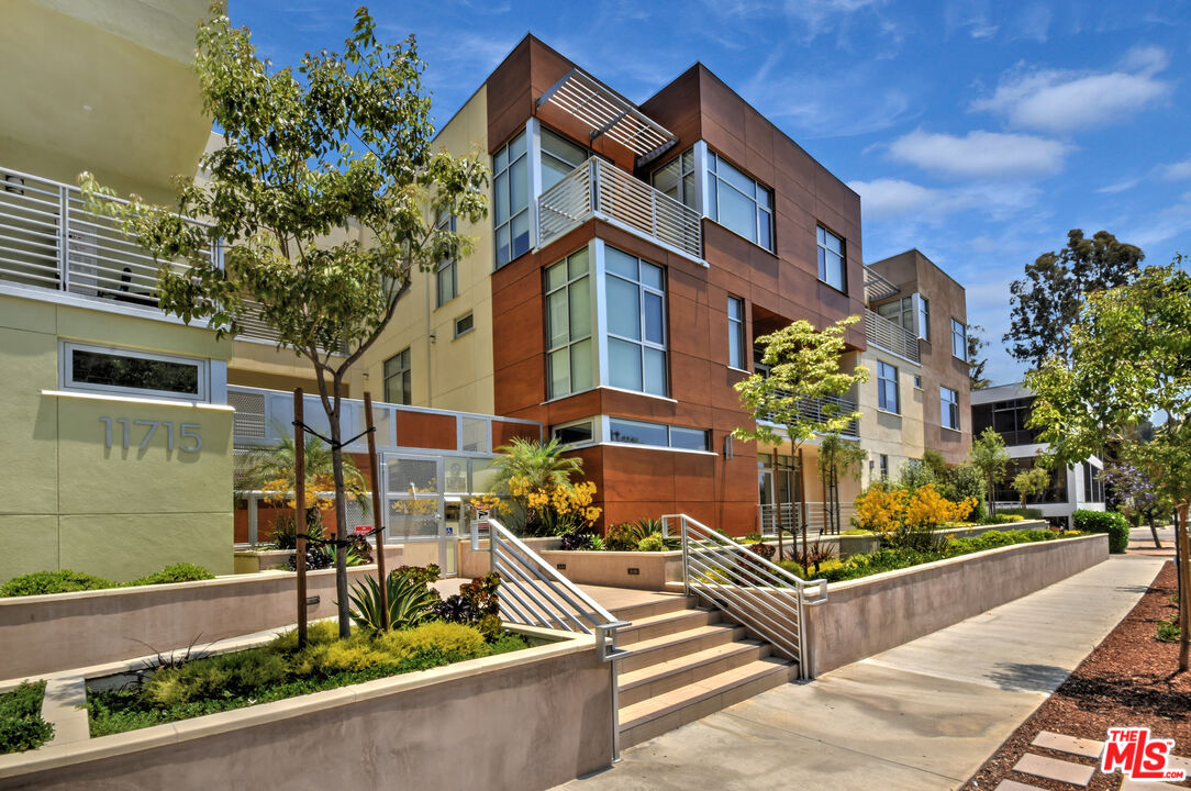 Property photo for 11715 W BELLAGIO RD, #204, Los Angeles, CA