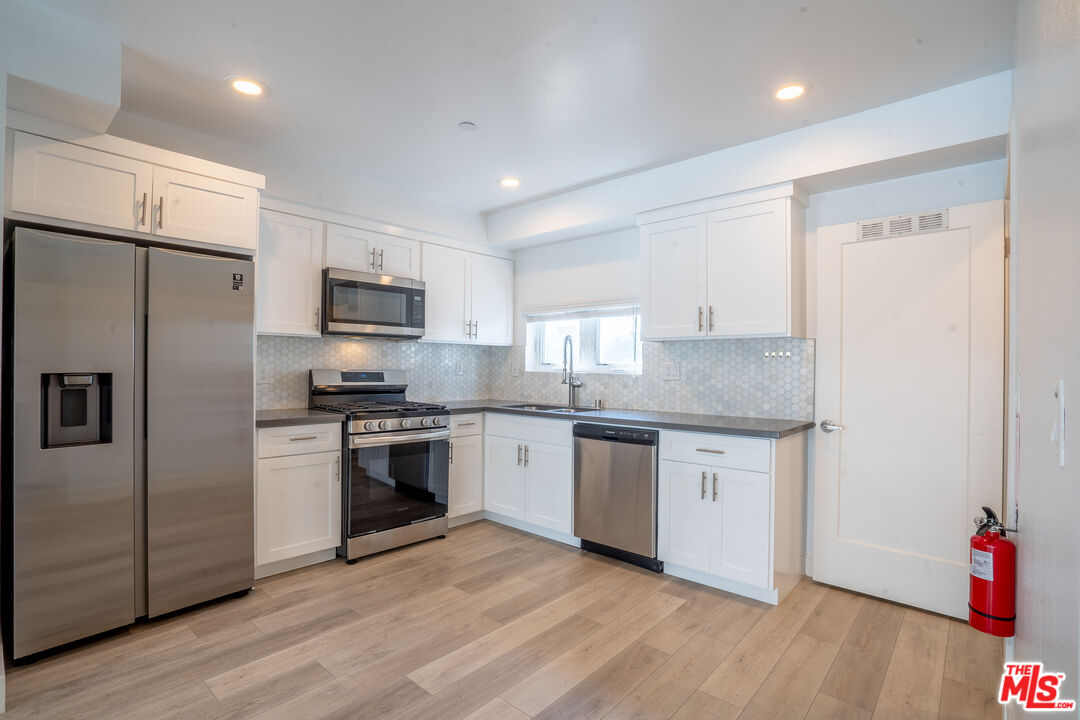 Property photo for 608 1/2 N Gramercy Pl, Los Angeles, CA