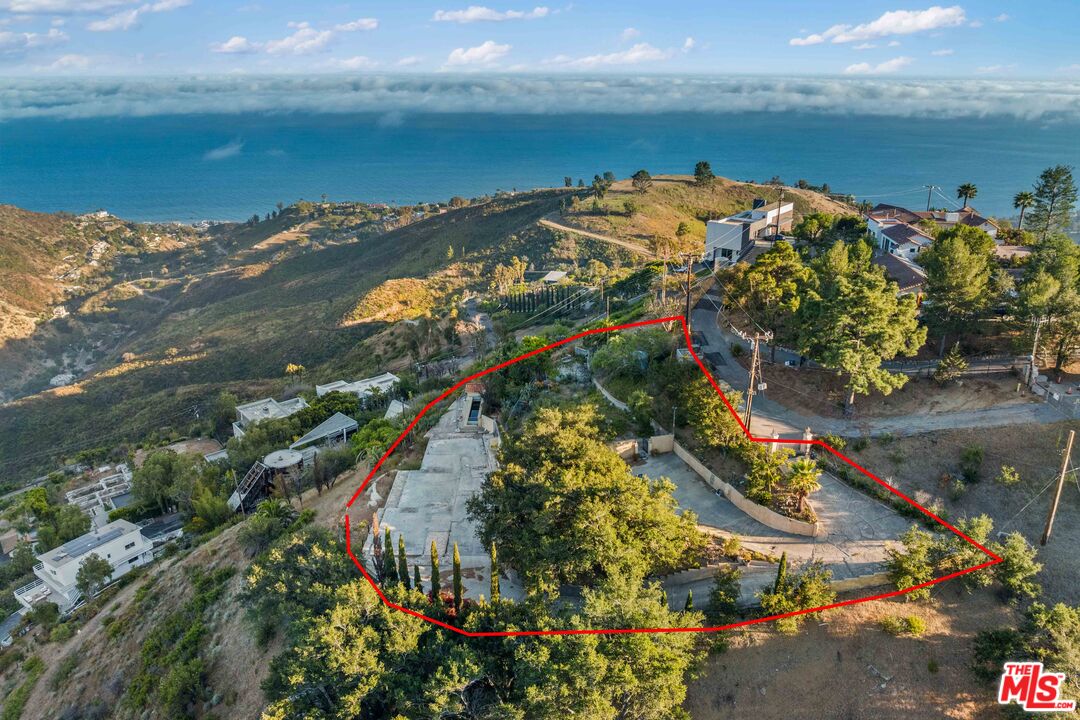 Property photo for 21740 Azurelee Dr, Malibu, CA