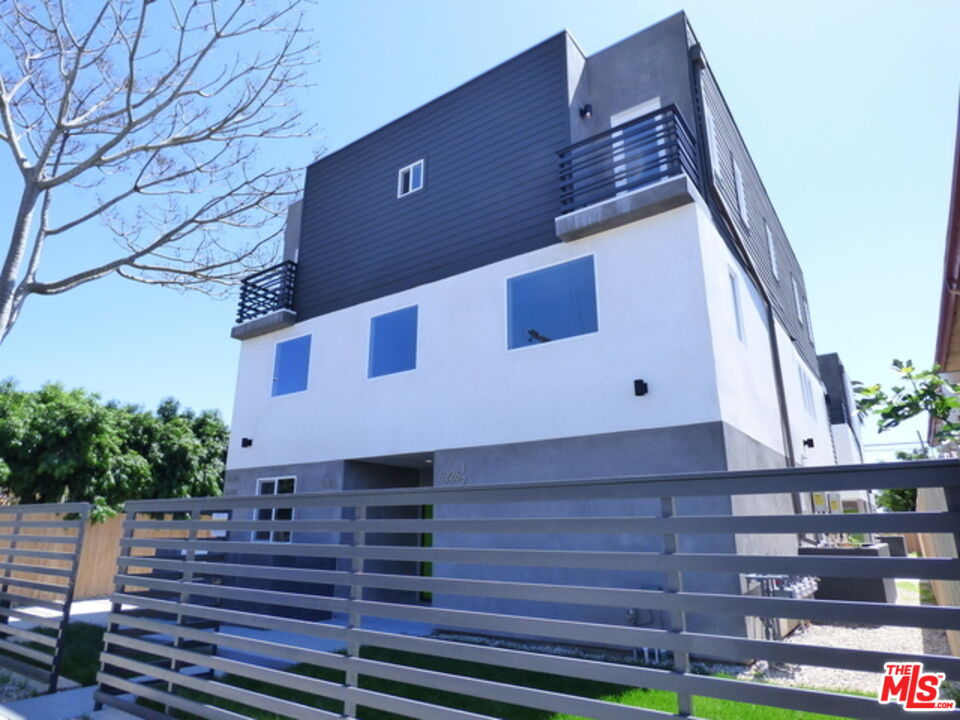 Property photo for 6226 Lexington Ave, Los Angeles, CA
