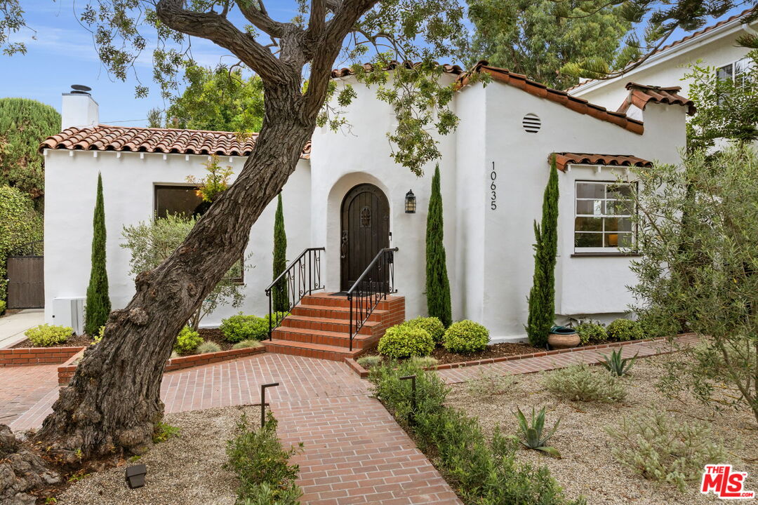 Property photo for 10635 Blythe Ave, Los Angeles, CA
