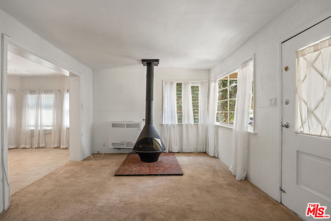Property photo for 435 Raymond Ave, Santa Monica, CA