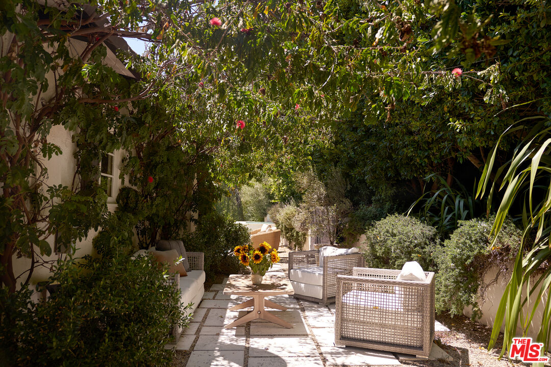 Property photo for 2794 La Castana Dr, Los Angeles, CA