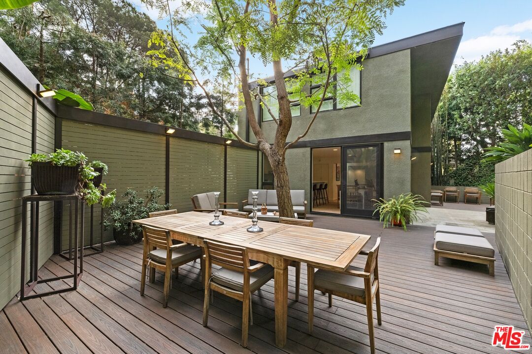 Property photo for 2641 Rinconia Dr, Los Angeles, CA