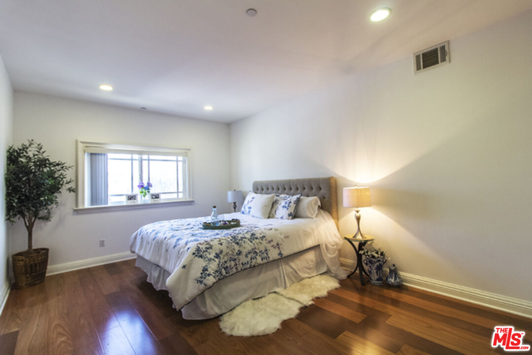 Property photo for 1043 S Kenmore Ave, #506, Los Angeles, CA