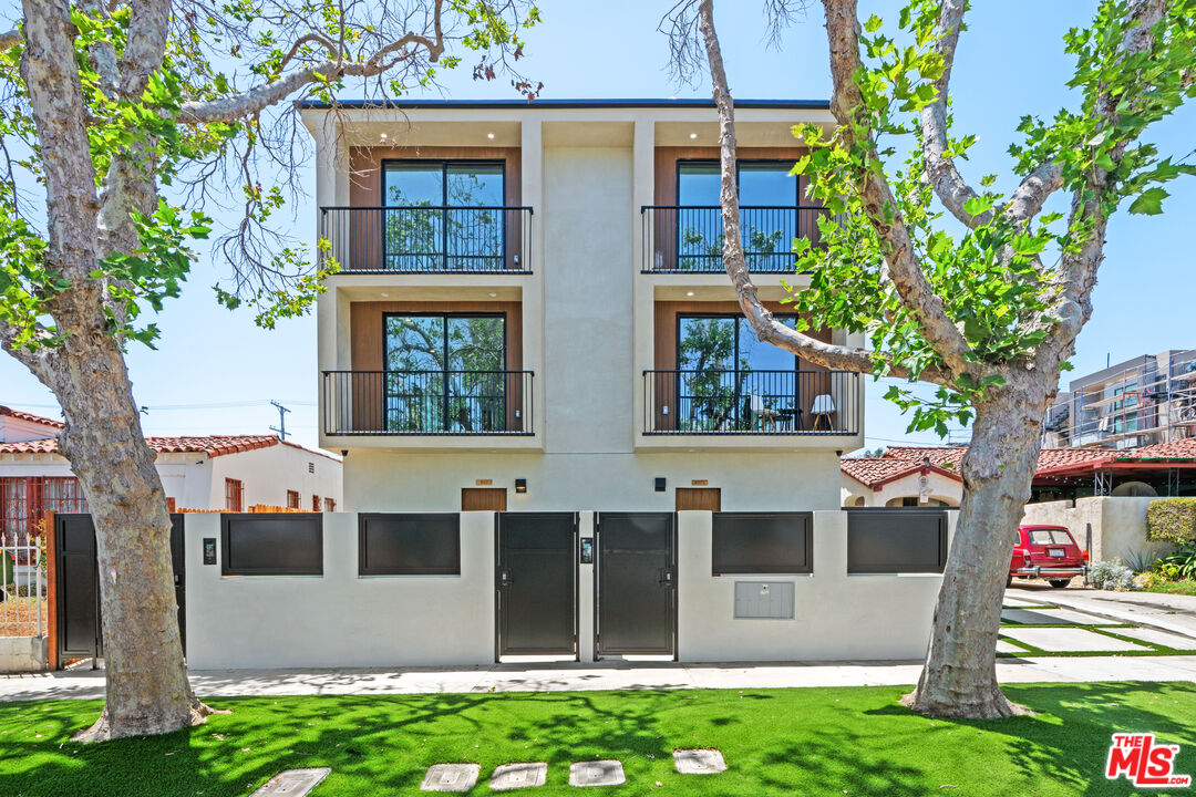 Property photo for 839 1/4 N Detroit St, Los Angeles, CA