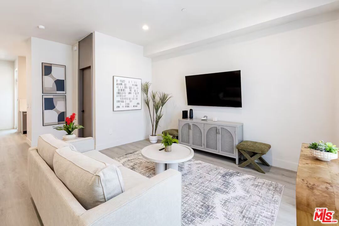 Property photo for 133 W Plymouth St, Inglewood, CA