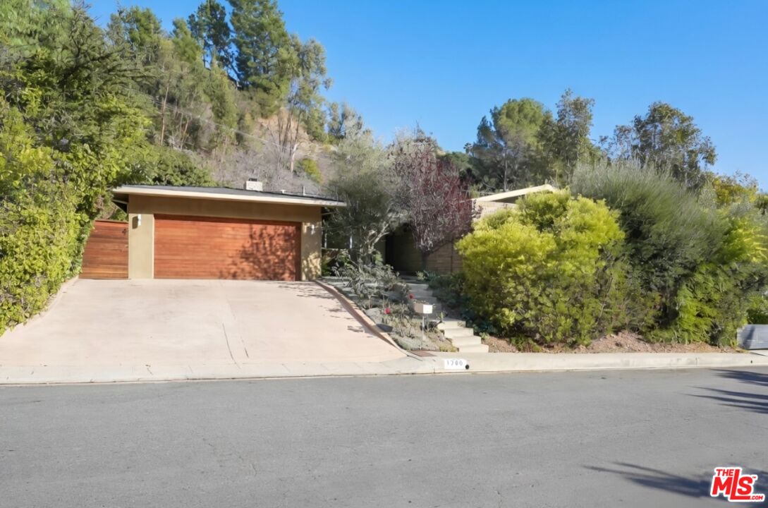 Property photo for 1700 San Ysidro Dr, Beverly Hills, CA