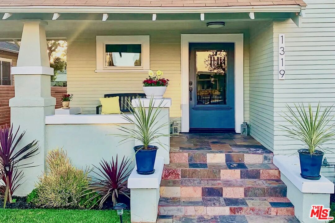 Property photo for 1319 12th Ave, Los Angeles, CA