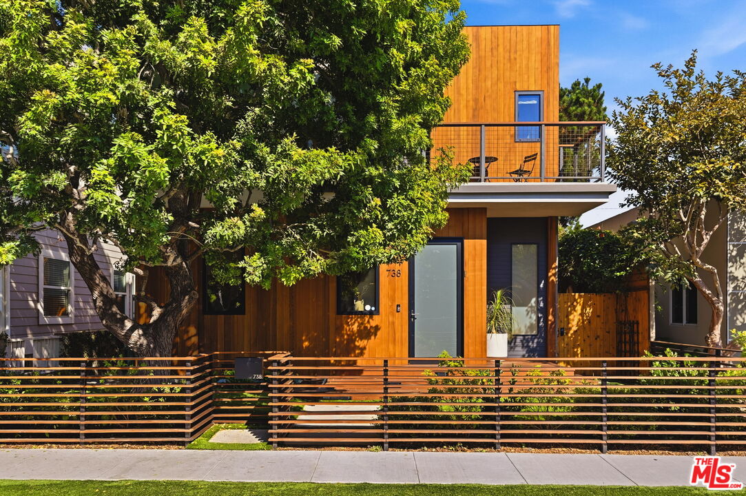 Property photo for 738 Superba Ave, Venice, CA