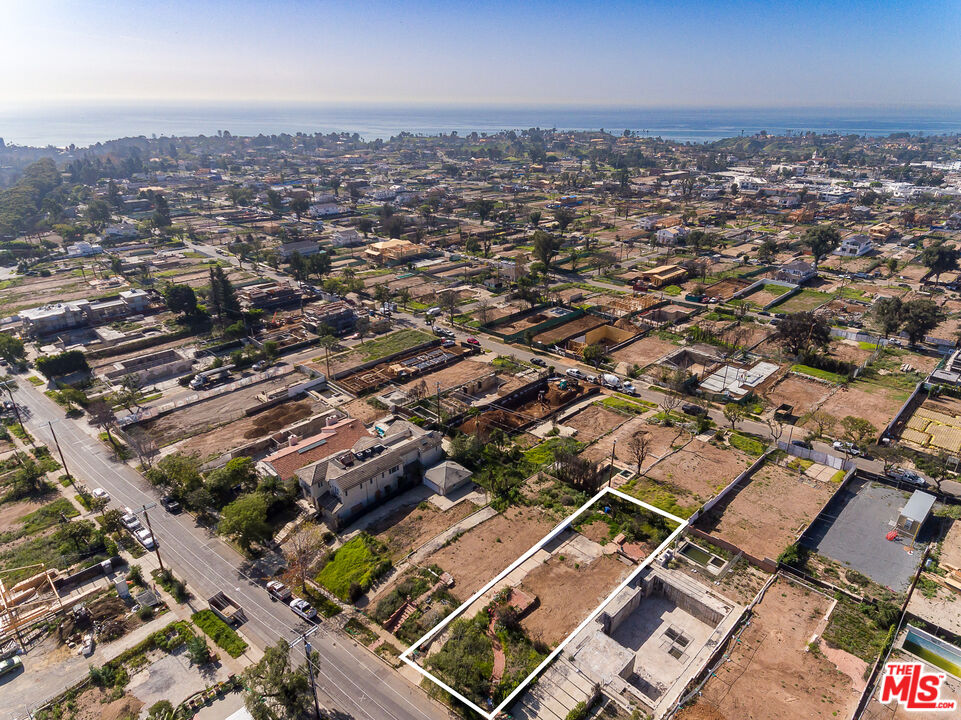 Property photo for 1041 Chautauqua Blvd, Los Angeles, CA