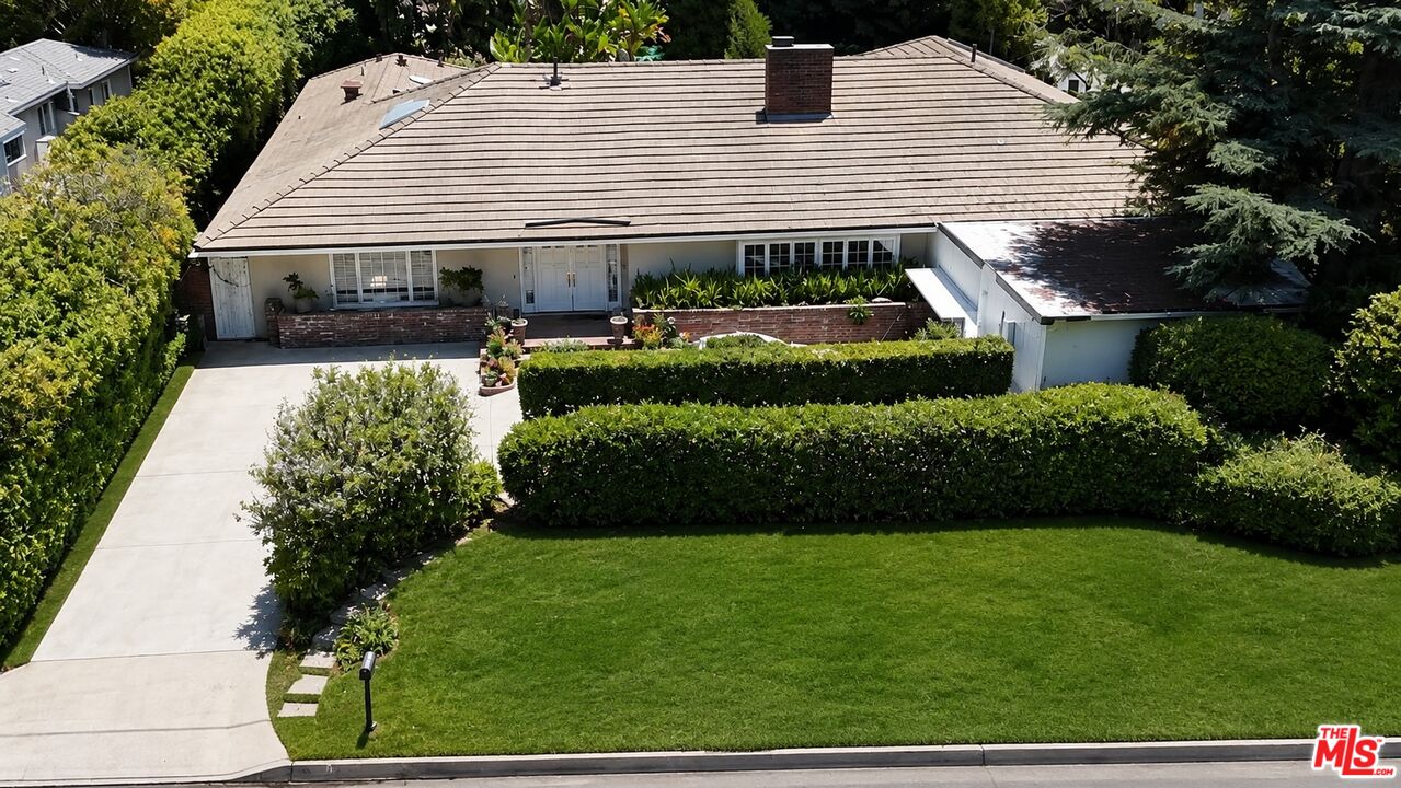 Property photo for 1902 Coldwater Canyon Dr, Beverly Hills, CA