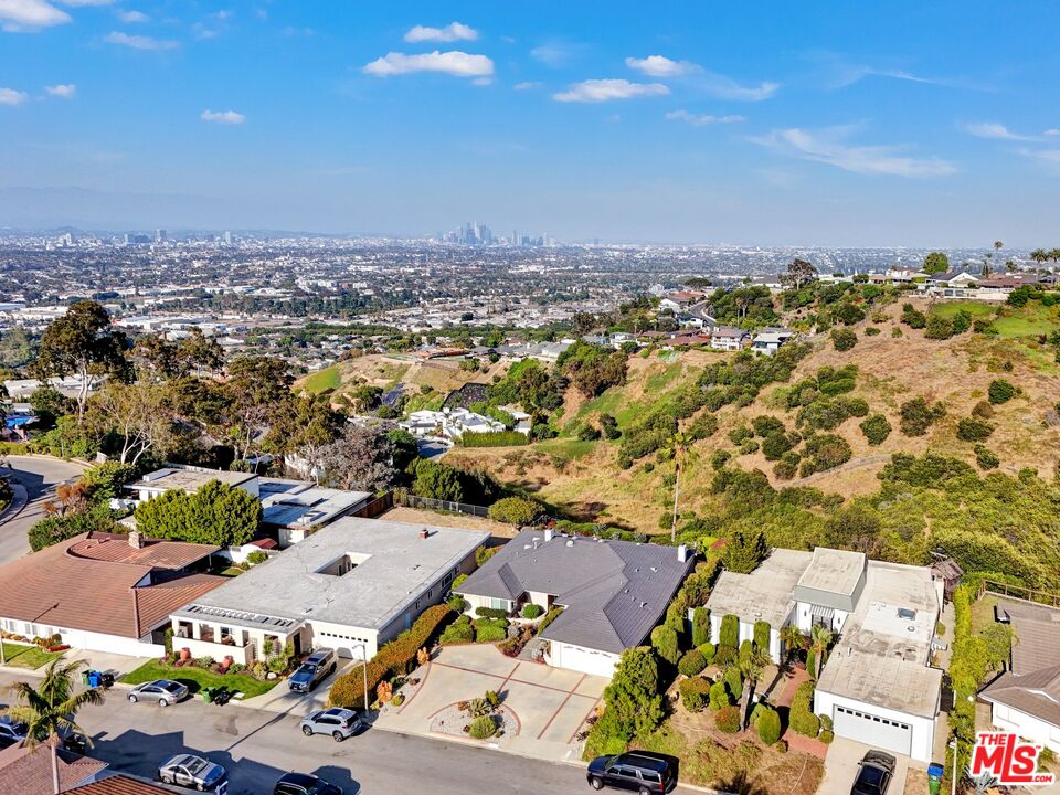 Property photo for 4152 Terraza Dr, Los Angeles, CA