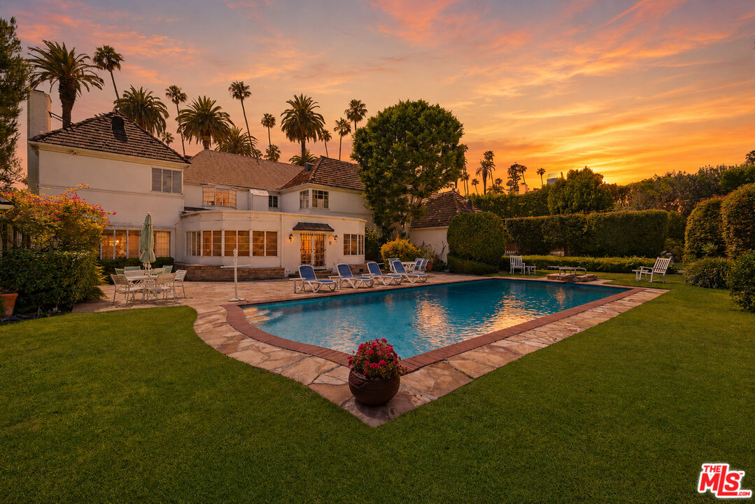 Property photo for 904 N Beverly Dr, Beverly Hills, CA