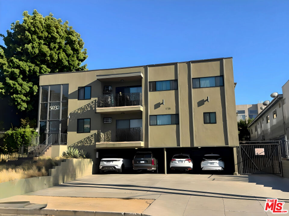 Property photo for 5032 Maplewood Ave, #103, Los Angeles, CA