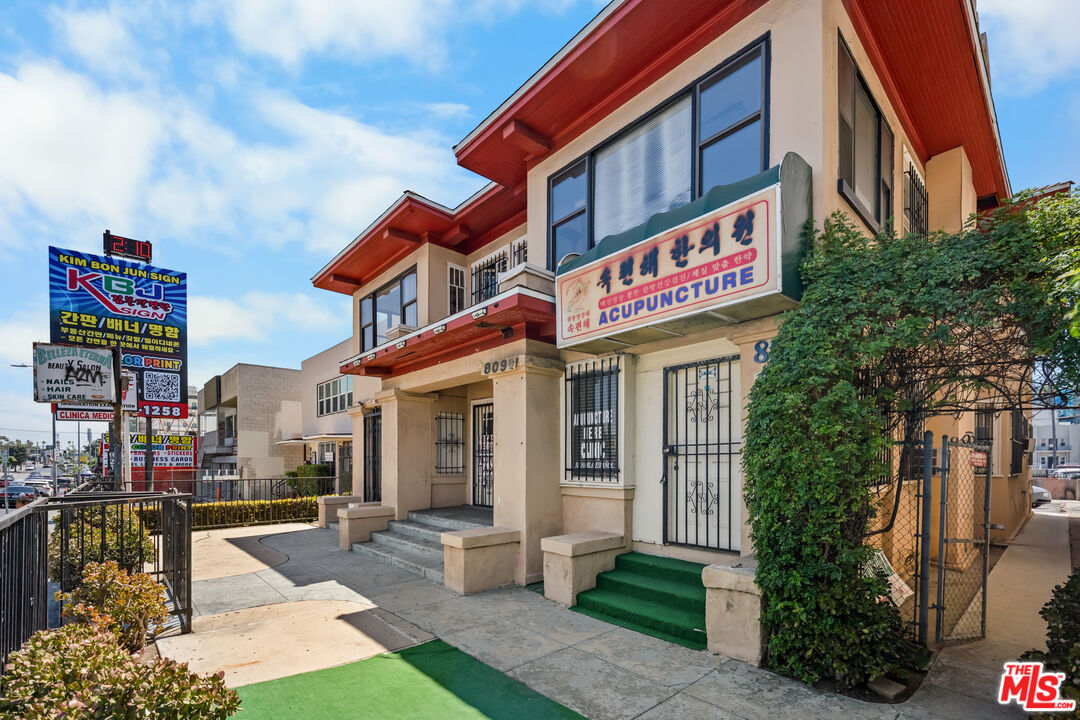Property photo for 811 S Vermont Ave, Los Angeles, CA