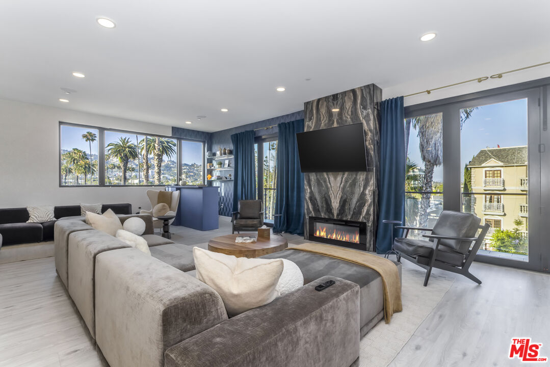 Property photo for 137 N Doheny Dr, #3, Los Angeles, CA