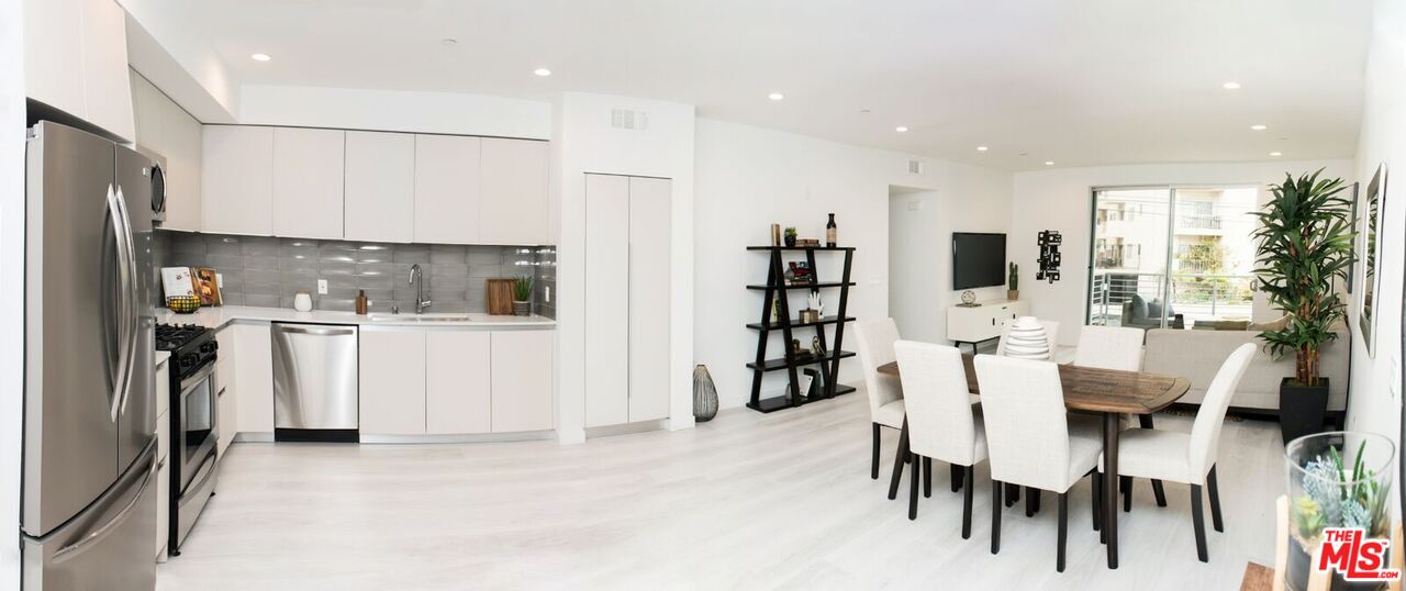 Property photo for 625 S BARRINGTON AVE, #208, Los Angeles, CA