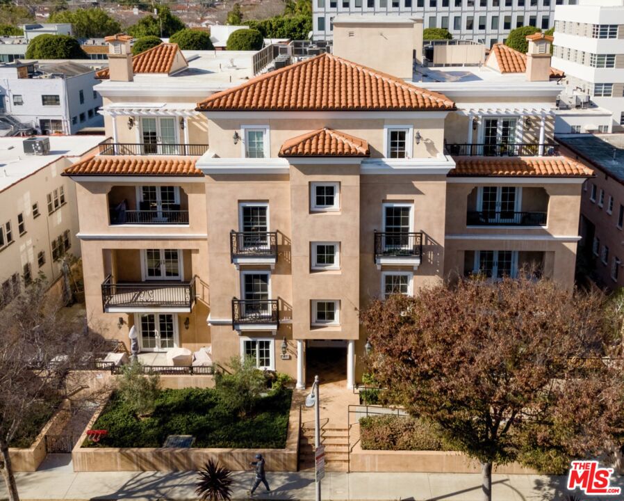 Property photo for 313 S Reeves Dr, #203, Beverly Hills, CA