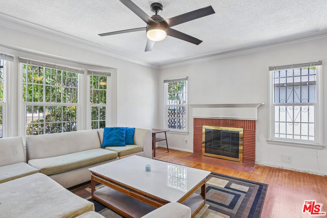 Property photo for 5218 San Vicente Blvd, Los Angeles, CA