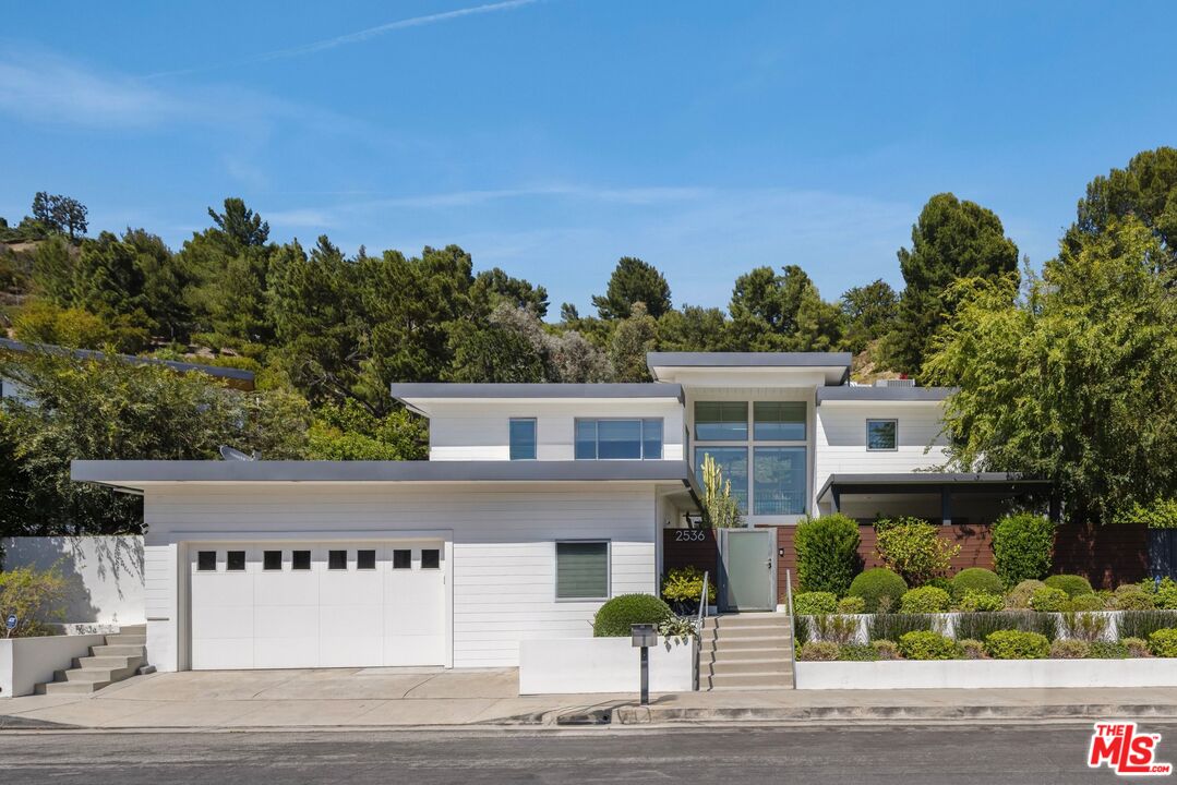 Property photo for 2536 Pesquera Dr, Los Angeles, CA