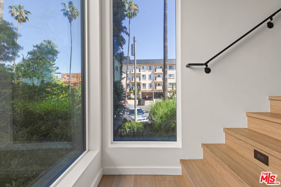 Property photo for 921 N Mariposa Ave, Los Angeles, CA
