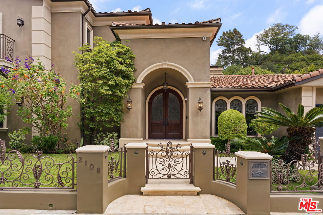 Property photo for 2108 San Ysidro Dr, Beverly Hills, CA
