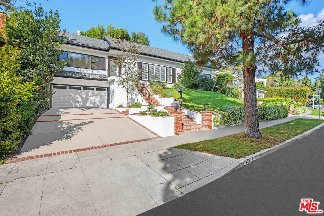 Property photo for 435 DALEHURST AVE, Los Angeles, CA