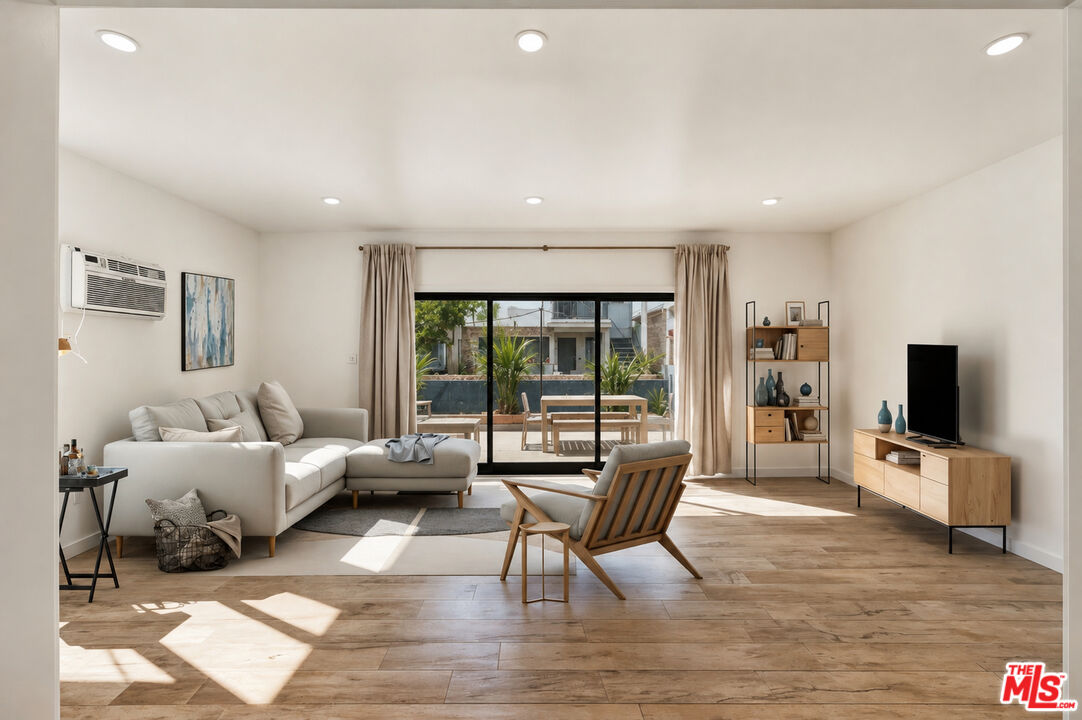 Property photo for 18 24th Ave, Venice, CA