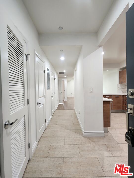 Property photo for 147 S Doheny Dr, Los Angeles, CA
