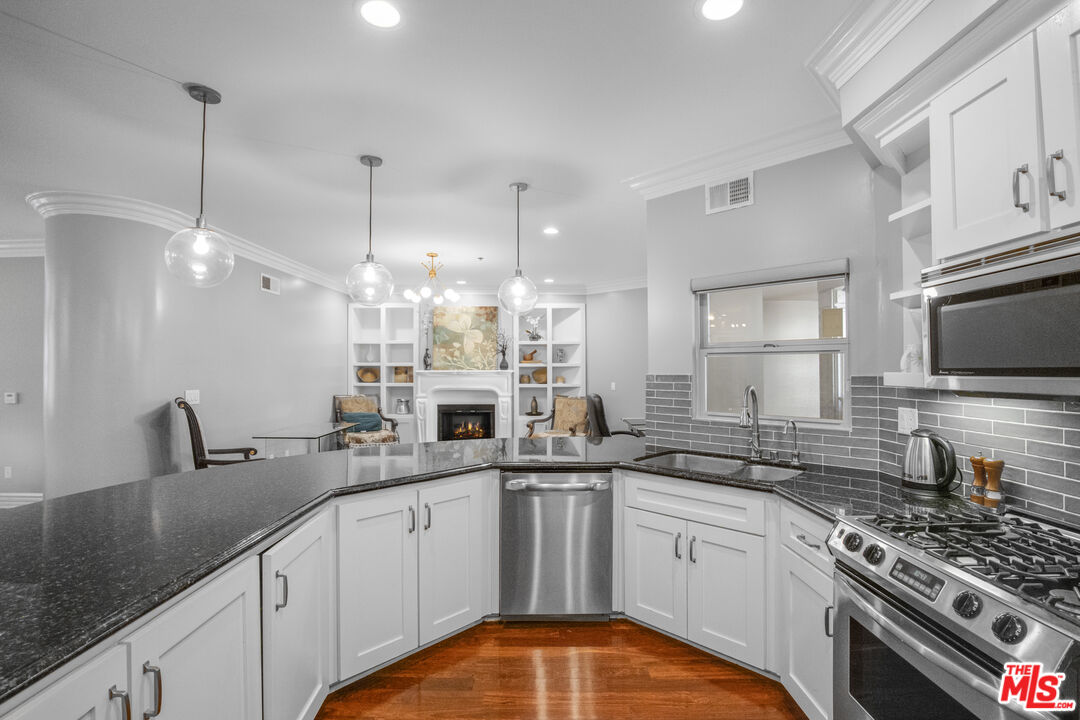 Property photo for 850 N Croft Ave, #203, Los Angeles, CA