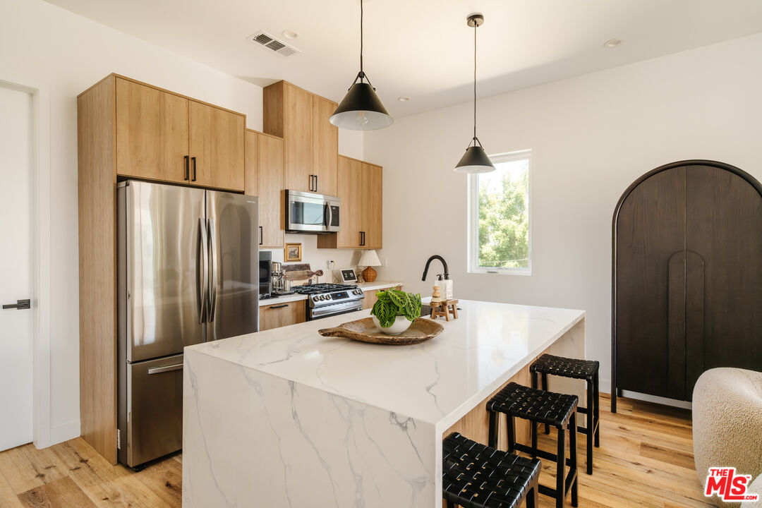 Property photo for 4460 Maplewood Ave, #D, Los Angeles, CA