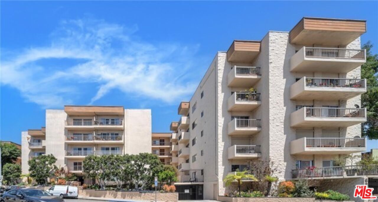 Property photo for 612 S Barrington Ave, #310, Los Angeles, CA