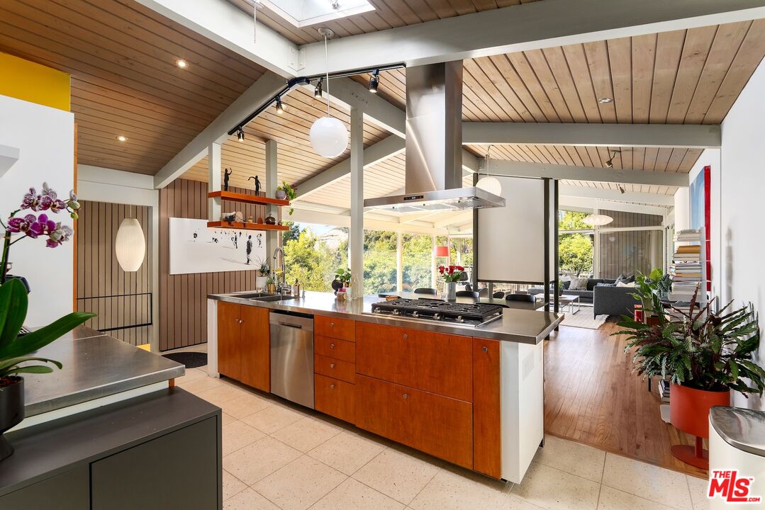 Property photo for 1513 Forest Knoll Dr, Los Angeles, CA