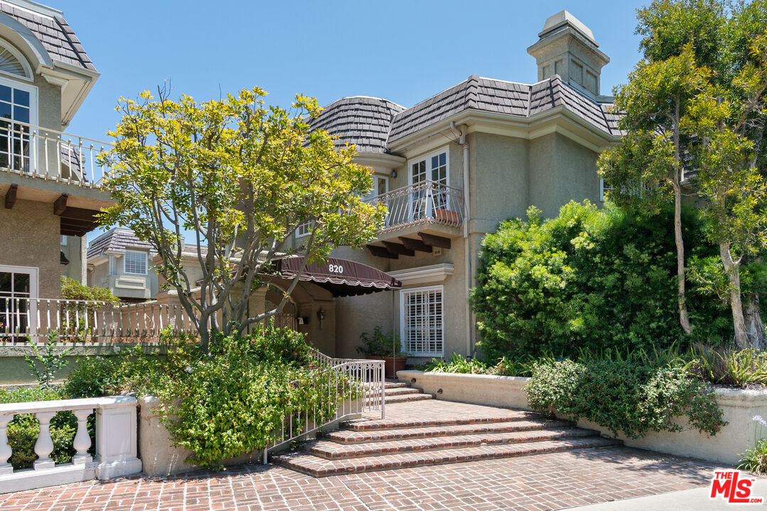 Property photo for 820 S Gretna Green Way, #6, Los Angeles, CA