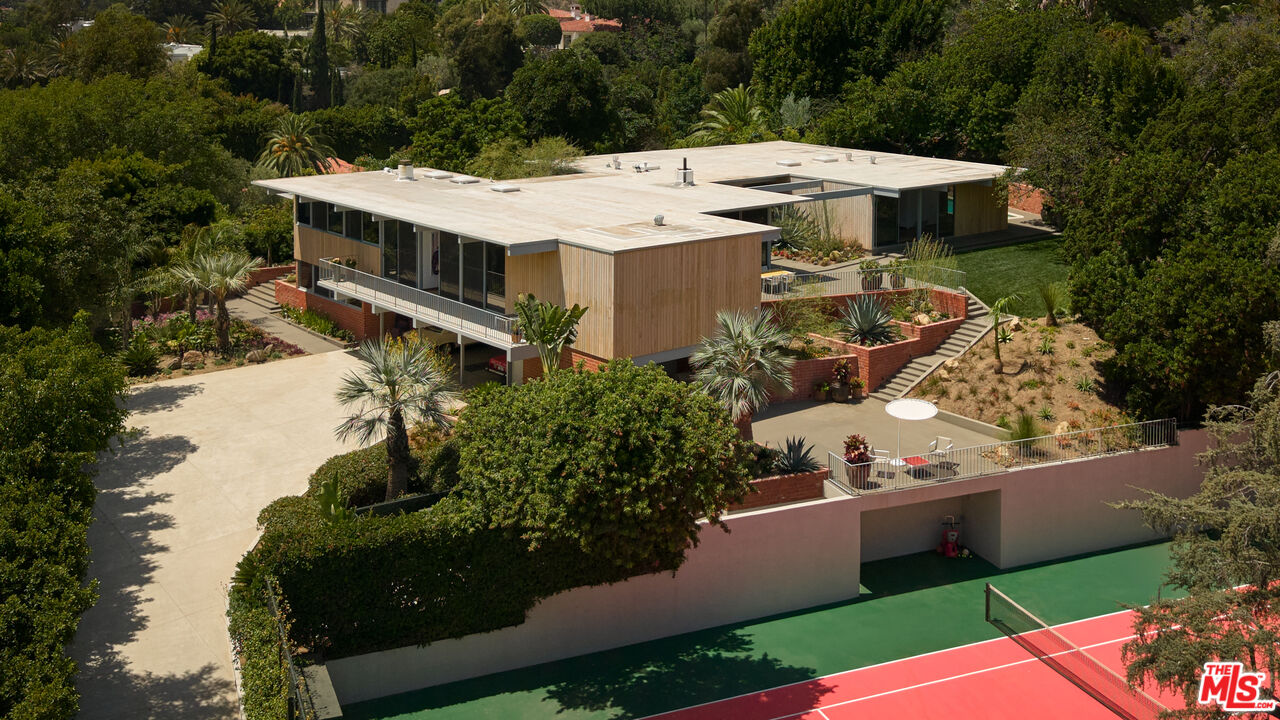 Property photo for 1035 Summit Dr, Beverly Hills, CA