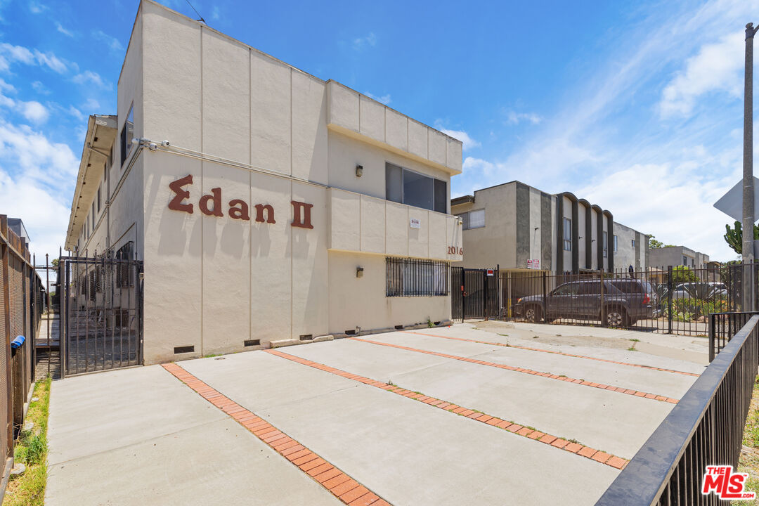 Property photo for 2016 S Bedford St, Los Angeles, CA
