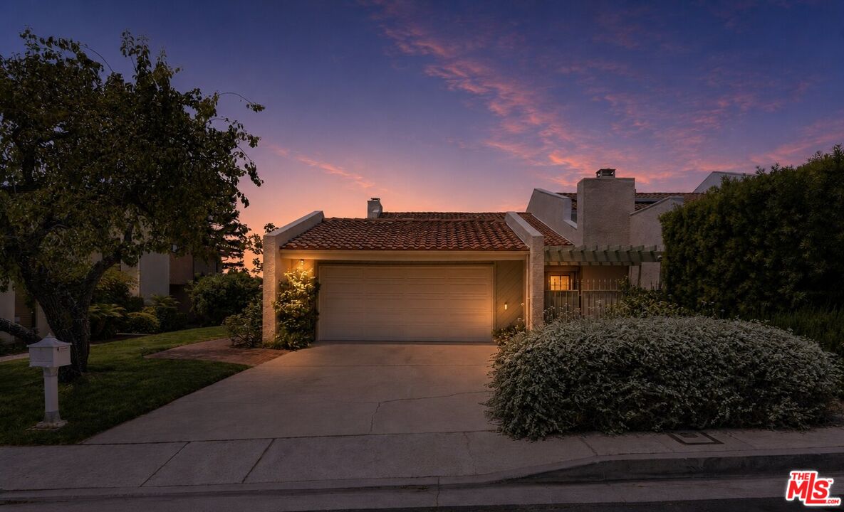 Property photo for 2755 Bottlebrush Dr, Los Angeles, CA