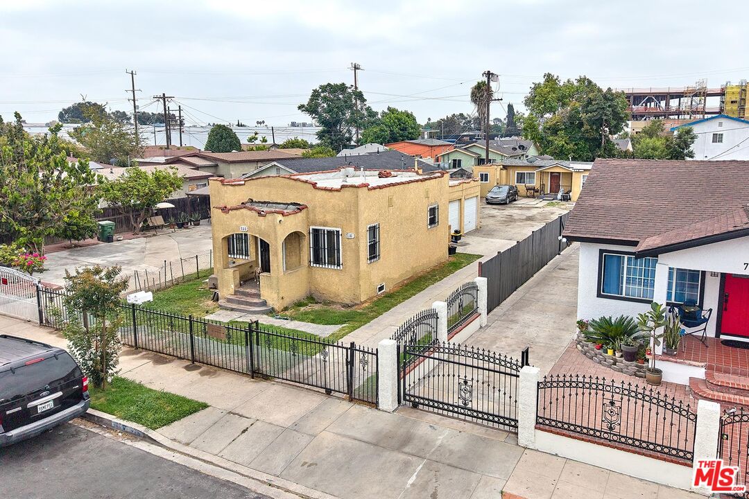 Property photo for 718 E 110th St, Los Angeles, CA