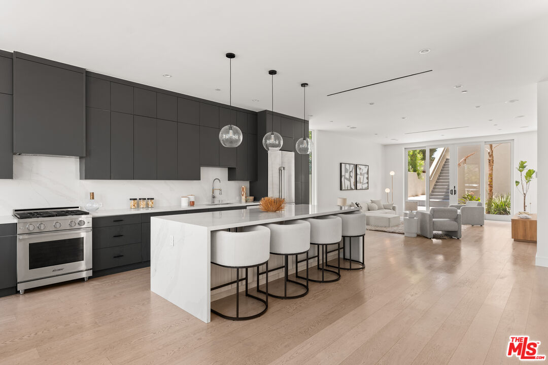 Property photo for 732 Indiana Ave, Venice, CA