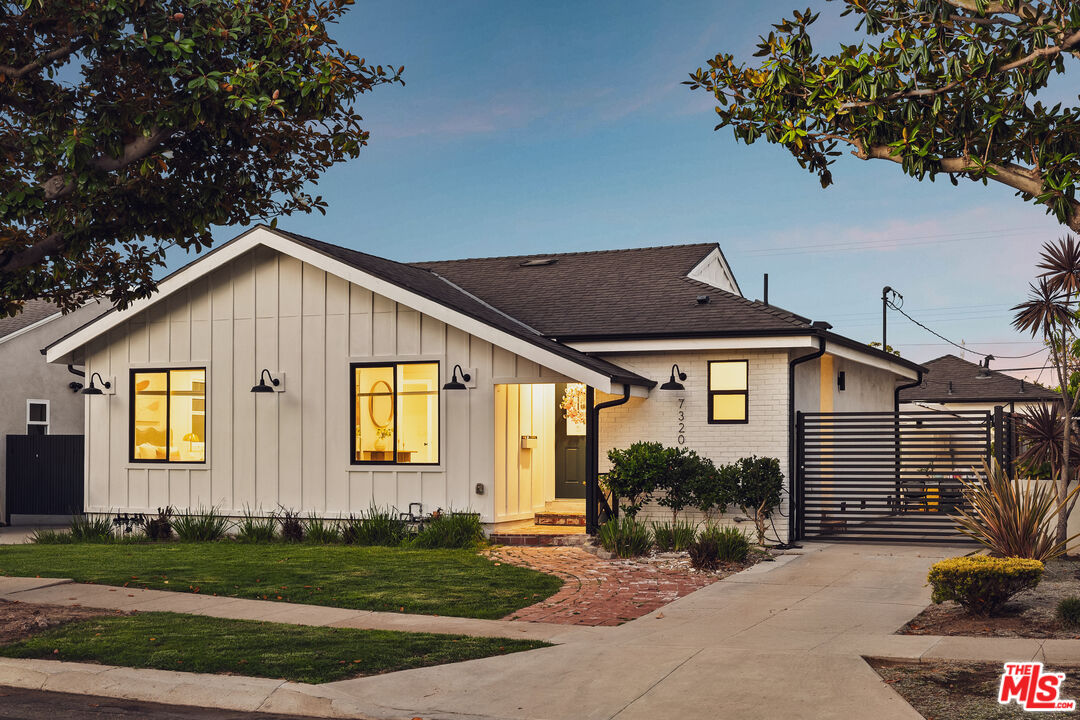 Property photo for 7320 El Manor Ave, Los Angeles, CA