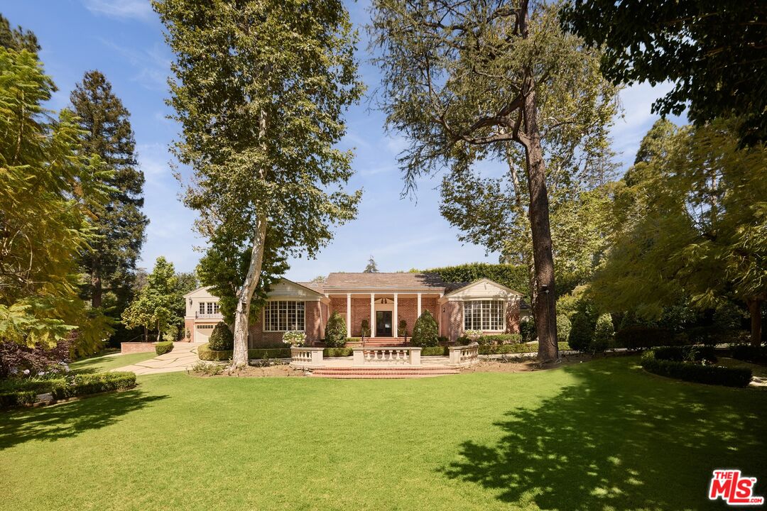 Property photo for 1001 N Crescent Dr, Beverly Hills, CA