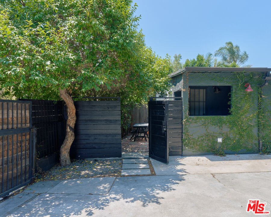 Property photo for 2715 Guirado St, Los Angeles, CA