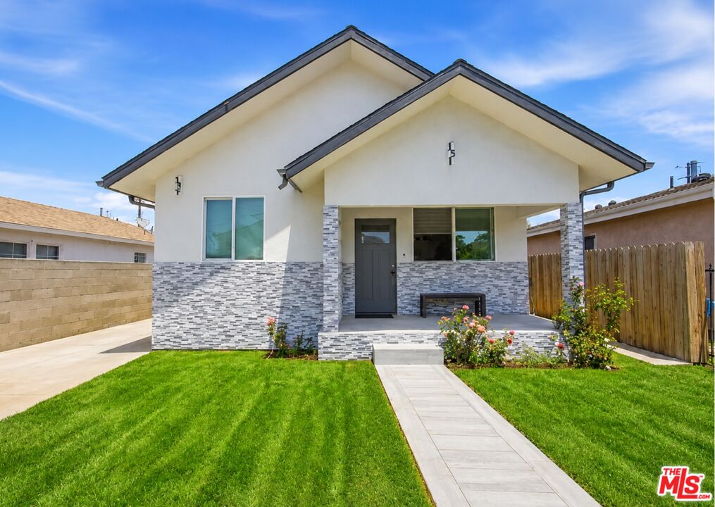 Property photo for 151 E 69th St, Los Angeles, CA