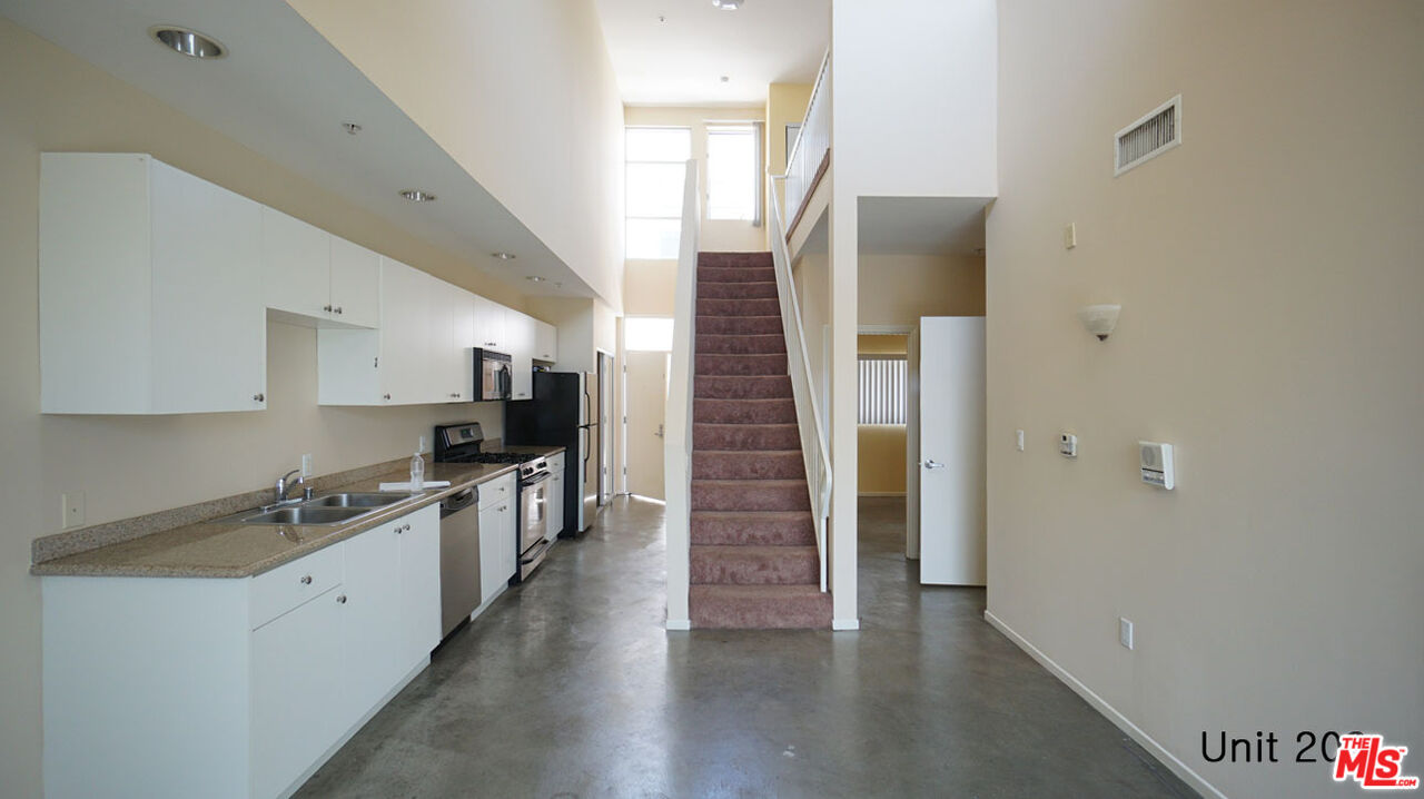 Property photo for 922 W 23Rd St, #209, Los Angeles, CA